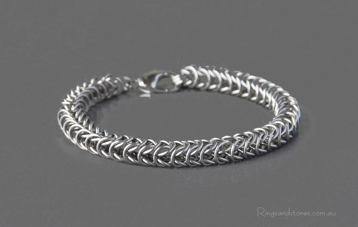 Stainless steel chainmaille bracelet