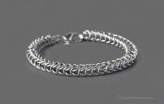 Stainless steel chainmaille bracelet