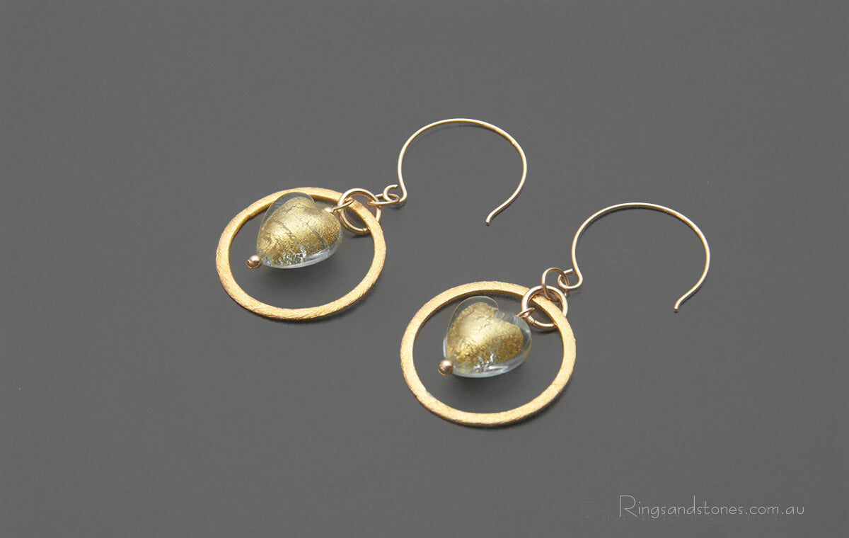 Murano glass gold earrings with circle framed hearts